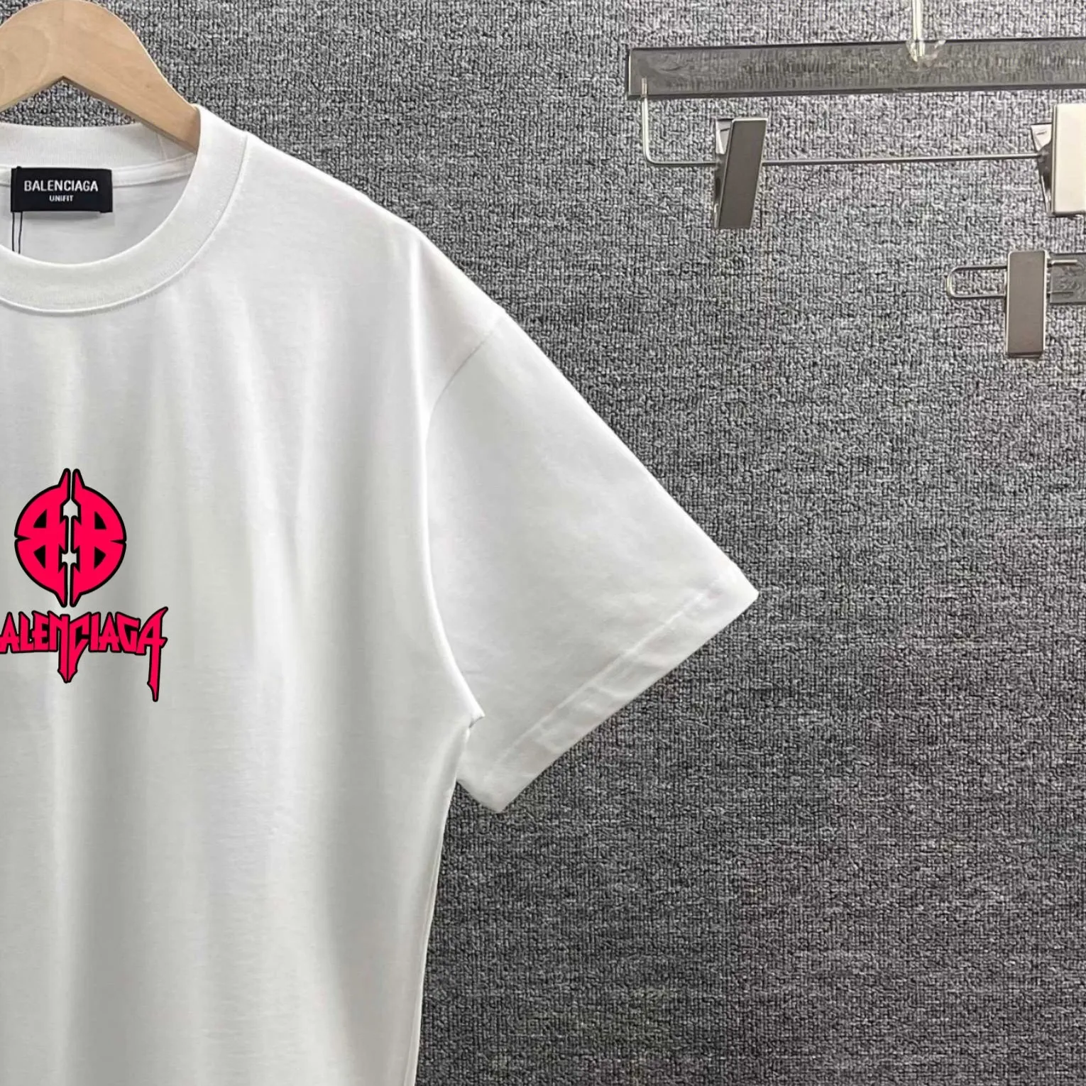 Bale* * 2026 New Arrival logo t Same Style ：Black White Red Size： S （90-130 ） M （120-150 ） L （140-165 ） XL （160-180 ） XXL （180-210 ）